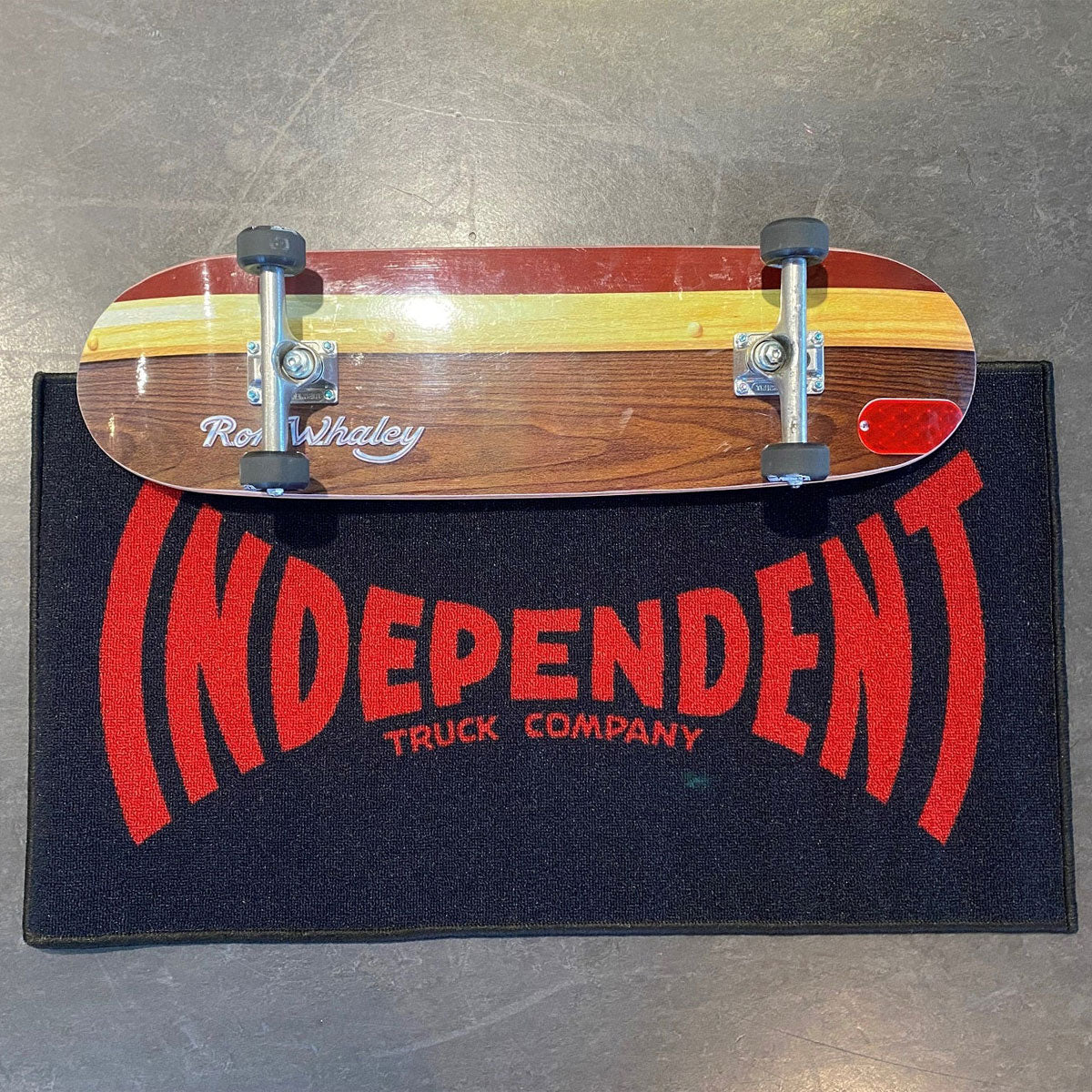 Independent Span Rug Black - Black/Red - Image 2